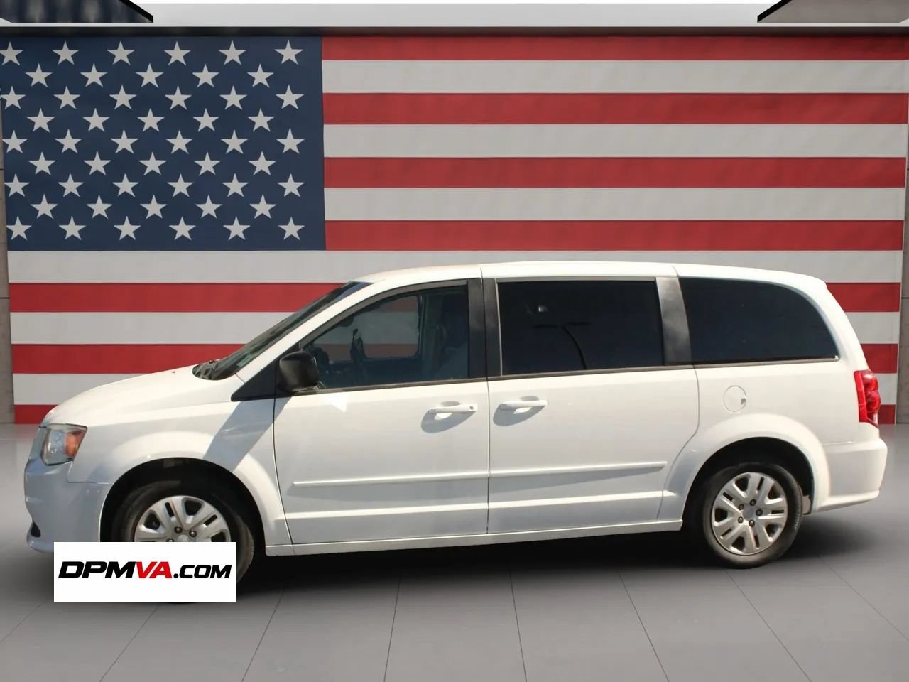 Used 2016 Dodge Grand Caravan SE w/ Quick Order Package 29E SE FWD image 2