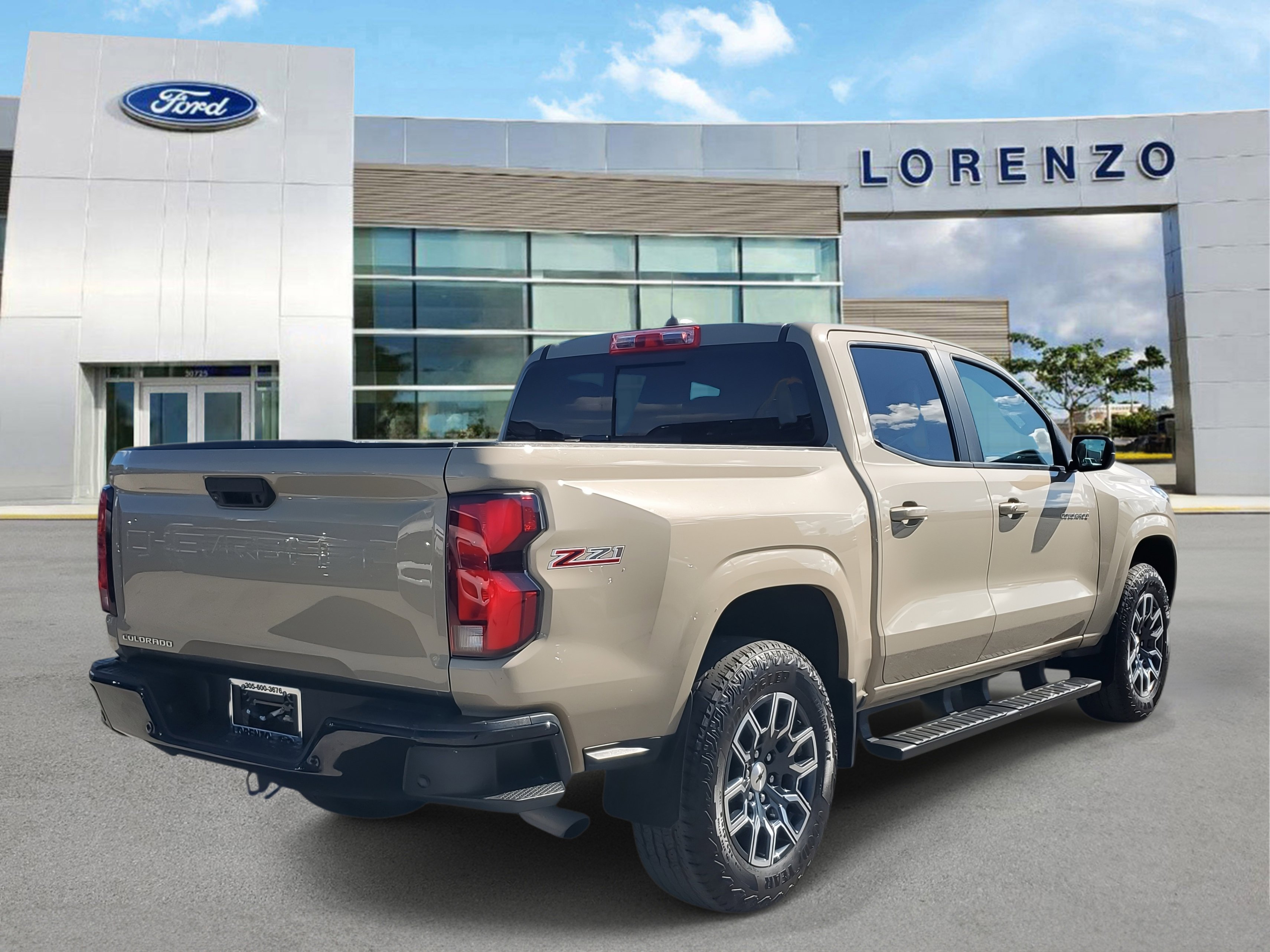 Used 2023 Chevrolet Colorado Z71 w/ Z71 Convenience Package 2 image 5