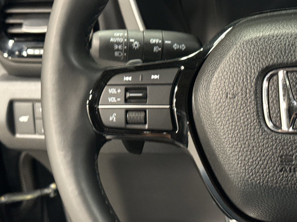 Used 2025 Honda Pilot Elite image 14