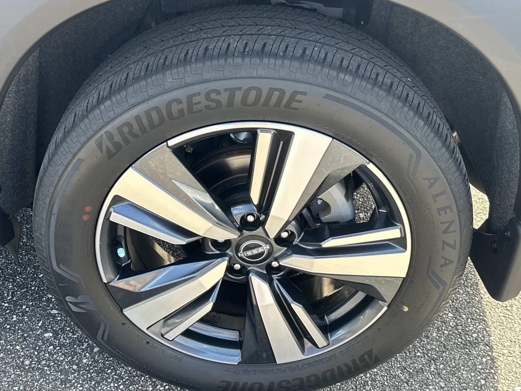 Used 2023 Nissan Rogue Platinum w/ Platinum Premium Package AWD/4WD image 12