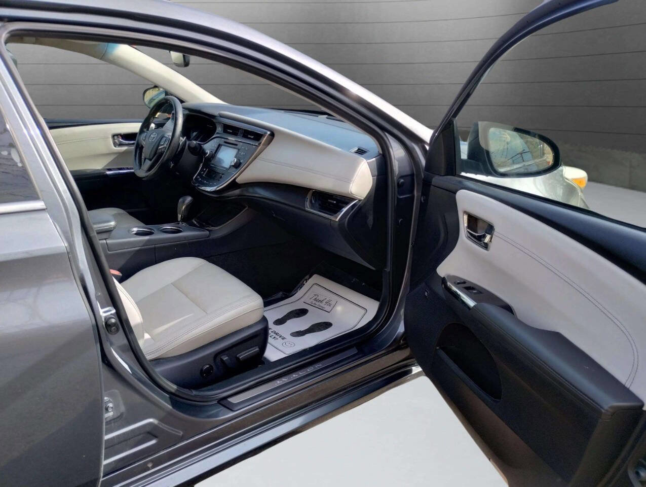 Used 2018 Toyota Avalon Limited w/ All Weather Liner Package image 19