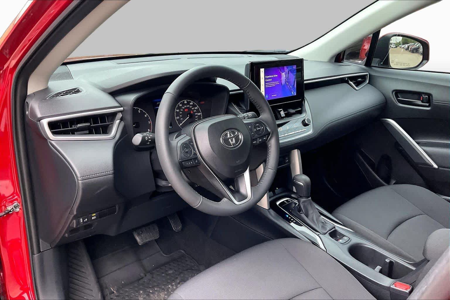 Used 2024 Toyota Corolla Cross LE AWD/4WD image 17