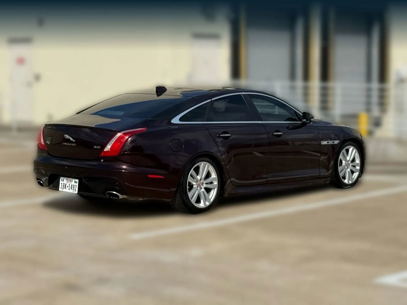 Used 2016 Jaguar XJ R-Sport image 8