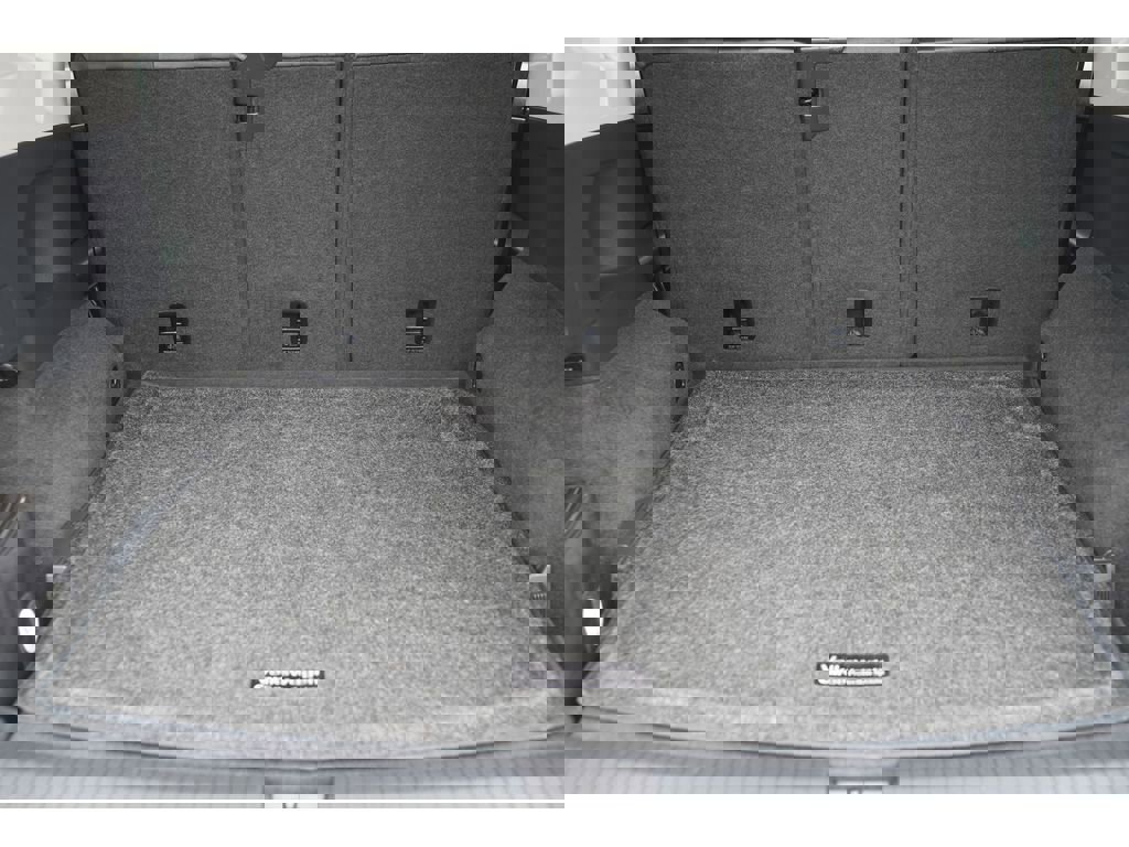 Used 2018 Volkswagen Tiguan SE w/ Panoramic Sunroof Package image 11