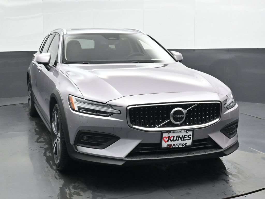 New 2026 Volvo V60 B5 Cross Country Plus w/ Climate Package AWD/4WD image 4