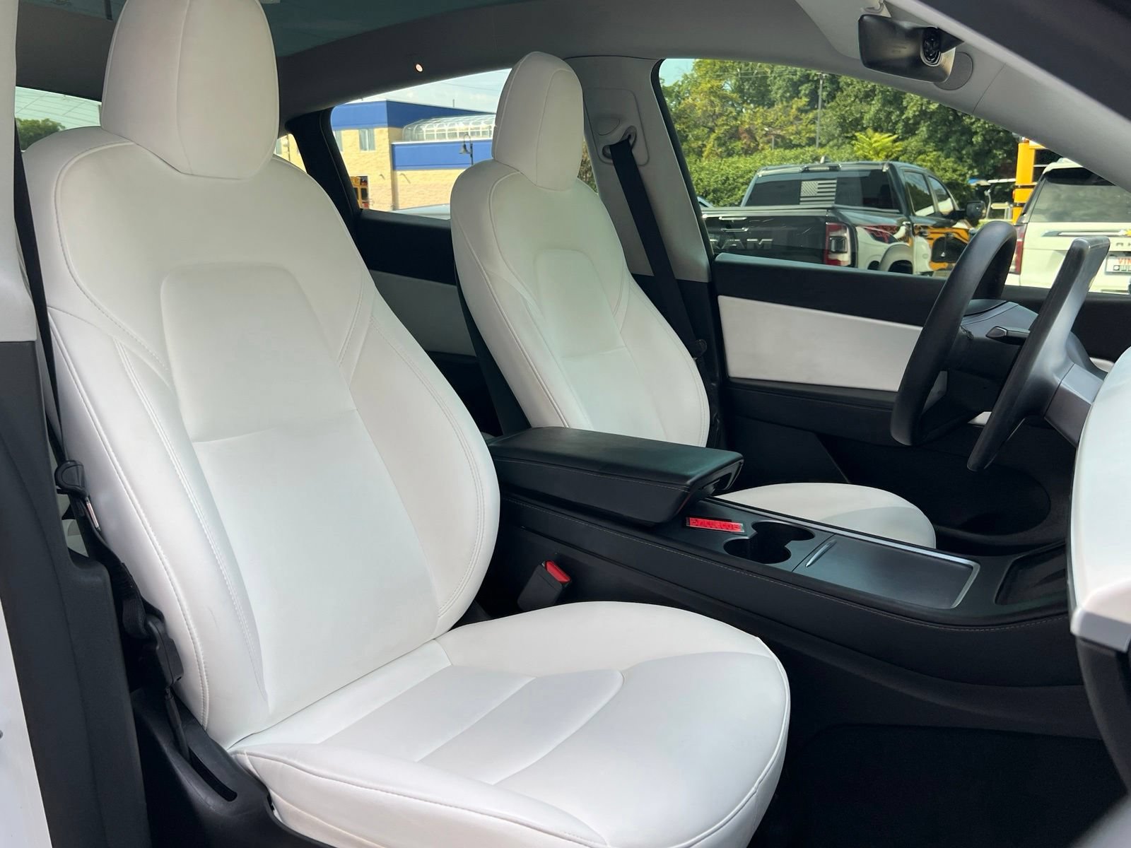 Used 2022 Tesla Model Y Performance AWD/4WD image 16