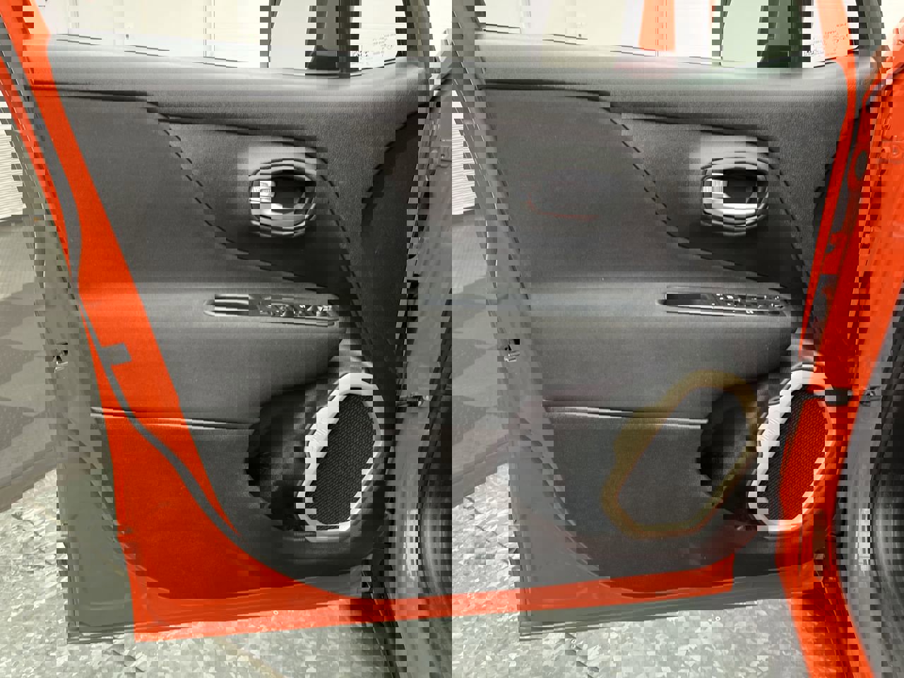 Used 2017 Jeep Renegade Latitude w/ Popular Equipment Group image 6