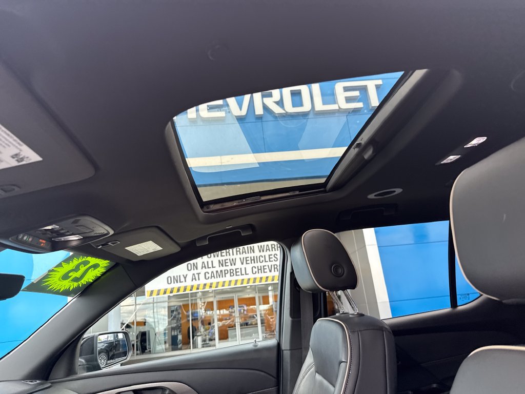 Used 2023 Chevrolet Traverse Premier AWD/4WD image 25