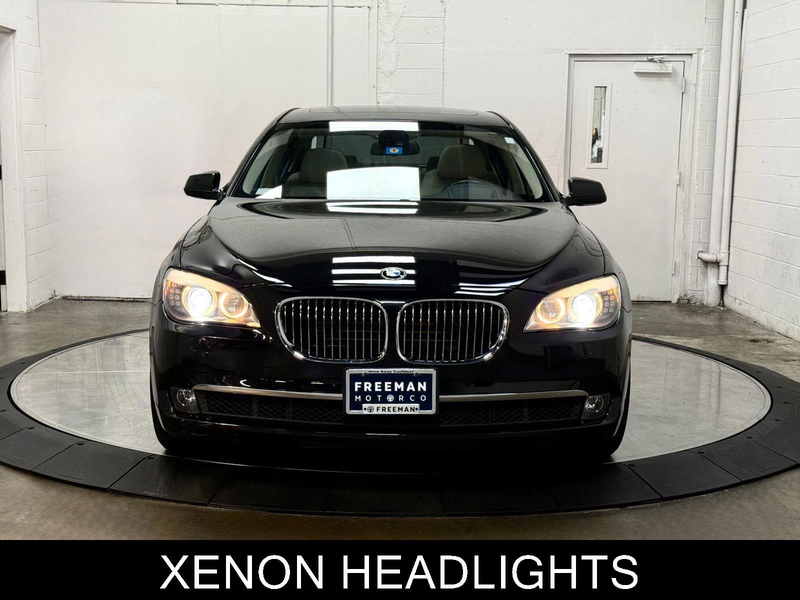 Used 2012 BMW 750Li w/ Driver Assistance Pkg RWD image 3