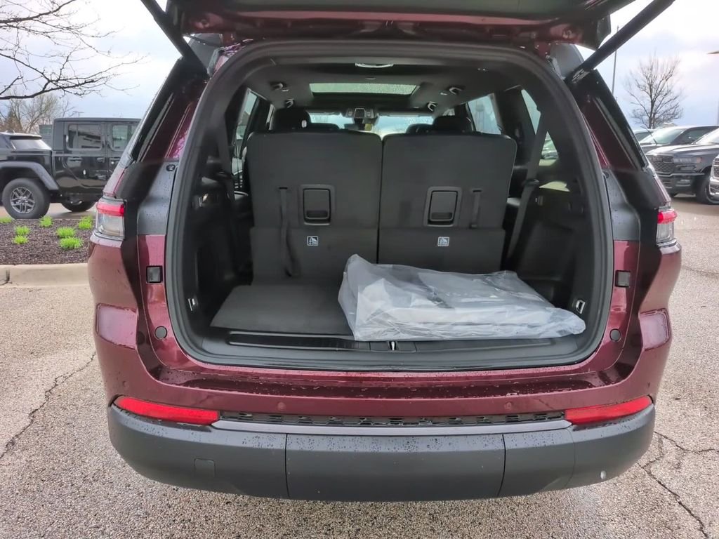 New 2026 Jeep Grand Cherokee L Limited AWD/4WD image 11