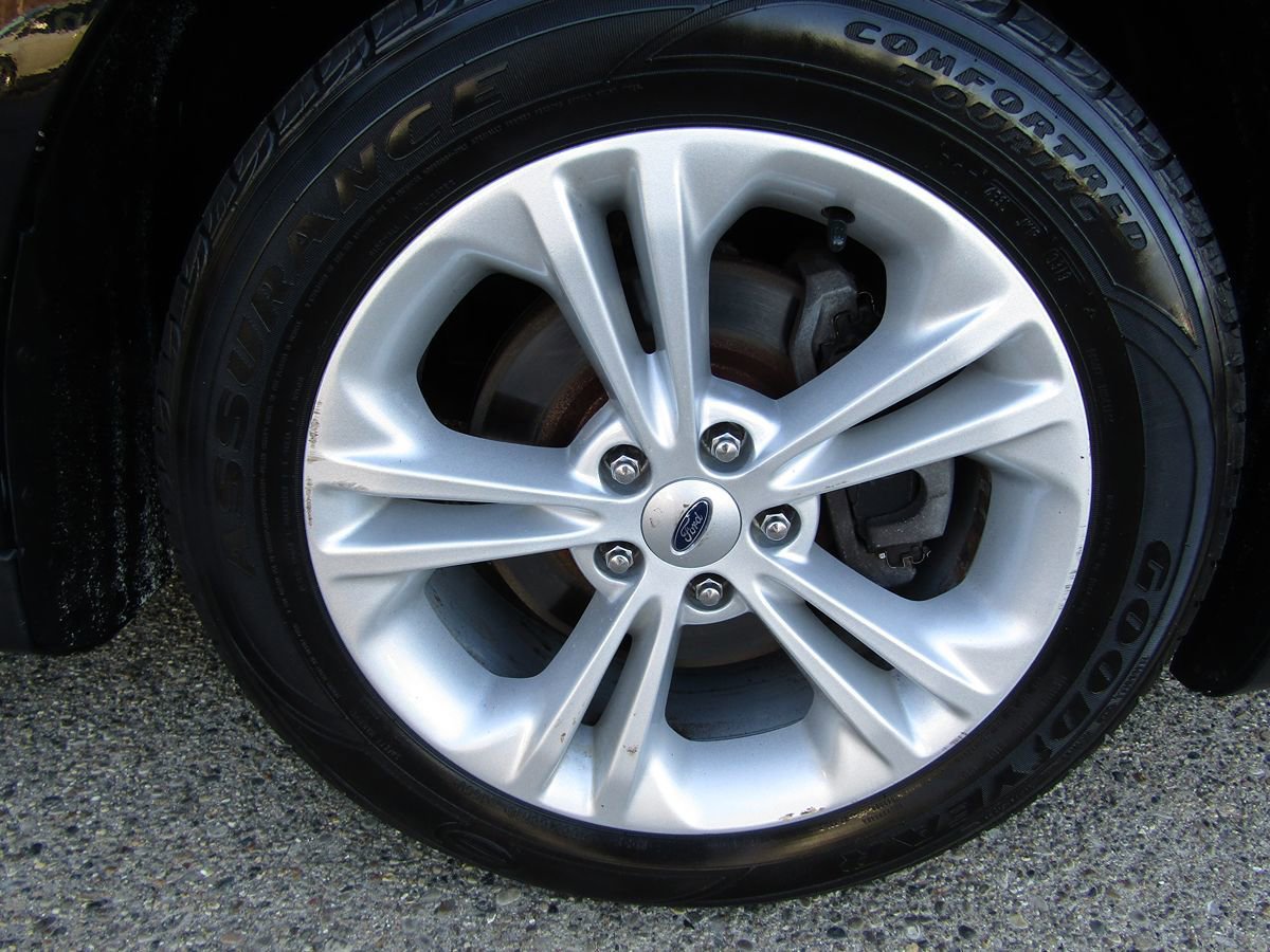 Used 2017 Ford Taurus SEL FWD image 39