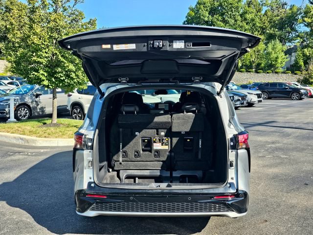 Used 2024 Toyota Sienna XSE w/ XSE Premium Package FWD image 11