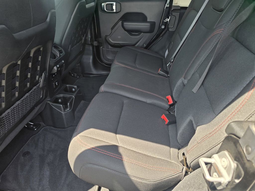 Used 2022 Jeep Wrangler Unlimited Rubicon AWD/4WD image 11