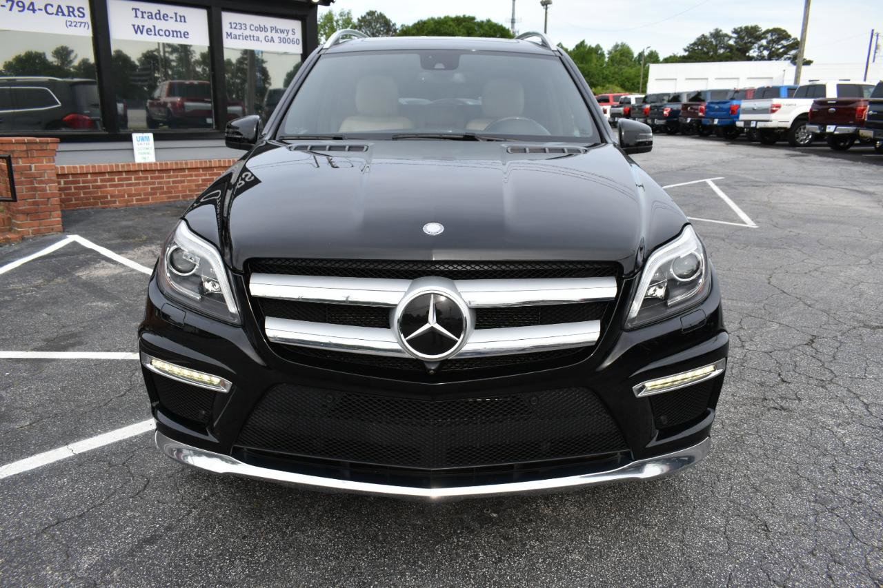 Used 2016 Mercedes-Benz GL 550 4MATIC image 3