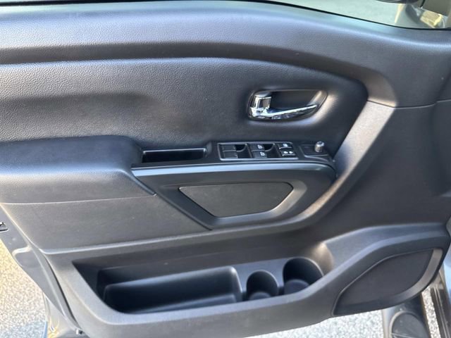 Used 2019 Nissan Titan SV w/ SV Convenience Package image 19