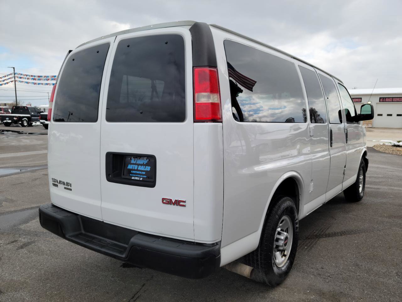 Used 2016 GMC Savana 2500 LS RWD image 4