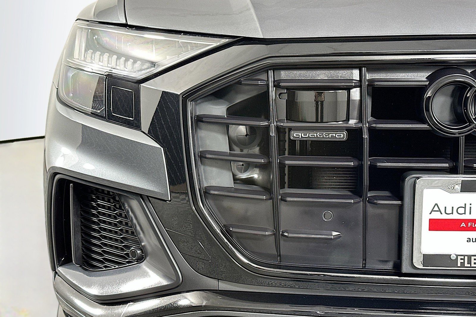 Used 2022 Audi Q8 Premium Plus w/ Premium Plus Package image 16