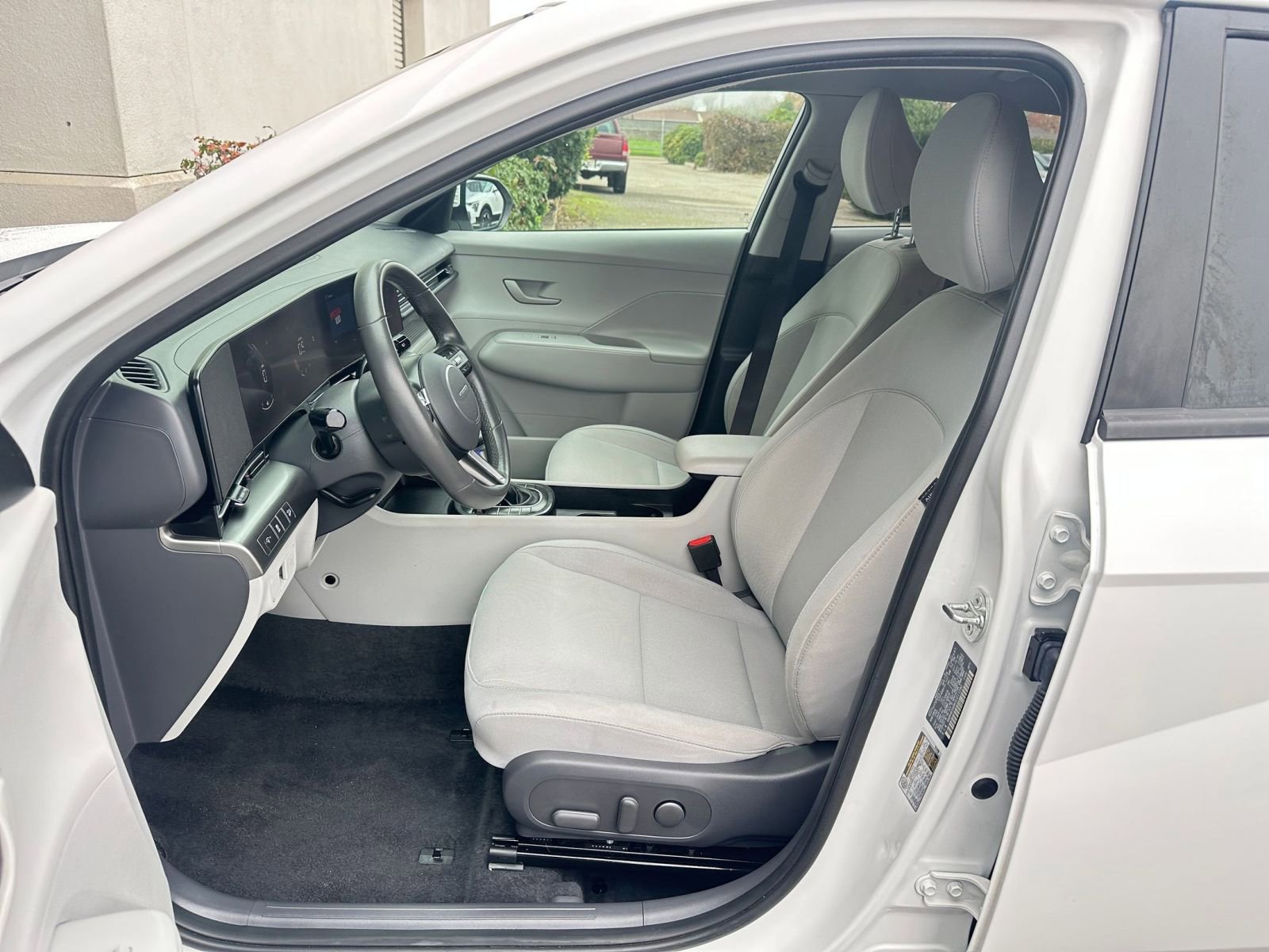 Used 2025 Hyundai Kona SEL image 27