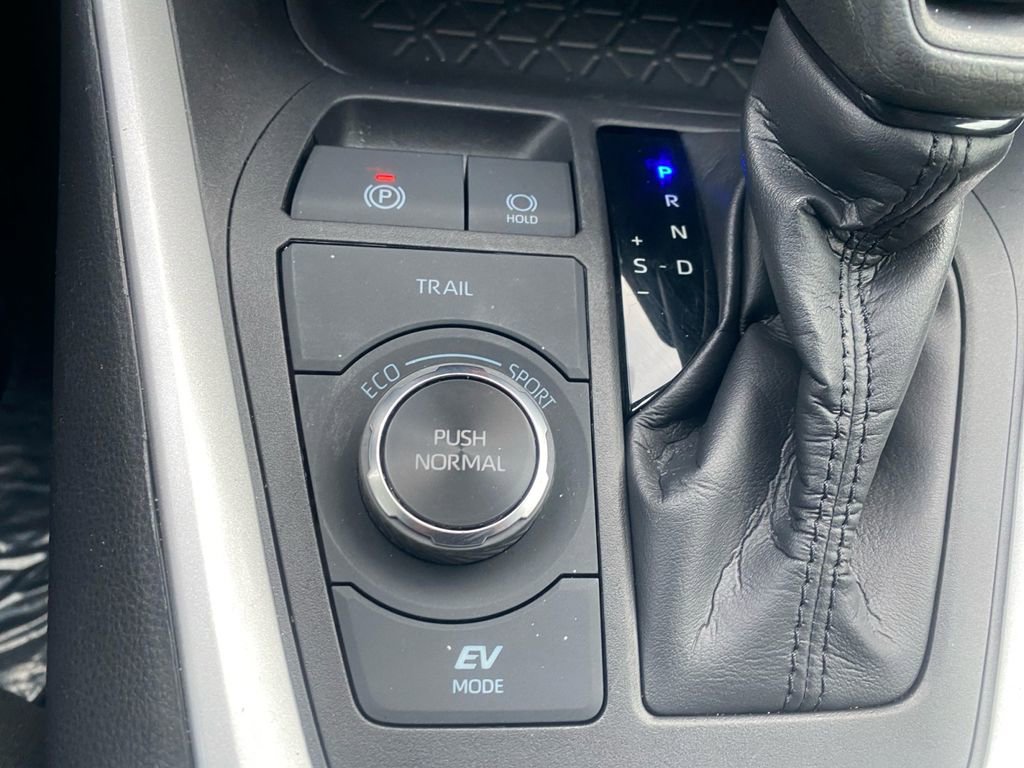 Used 2024 Toyota RAV4 LE image 23