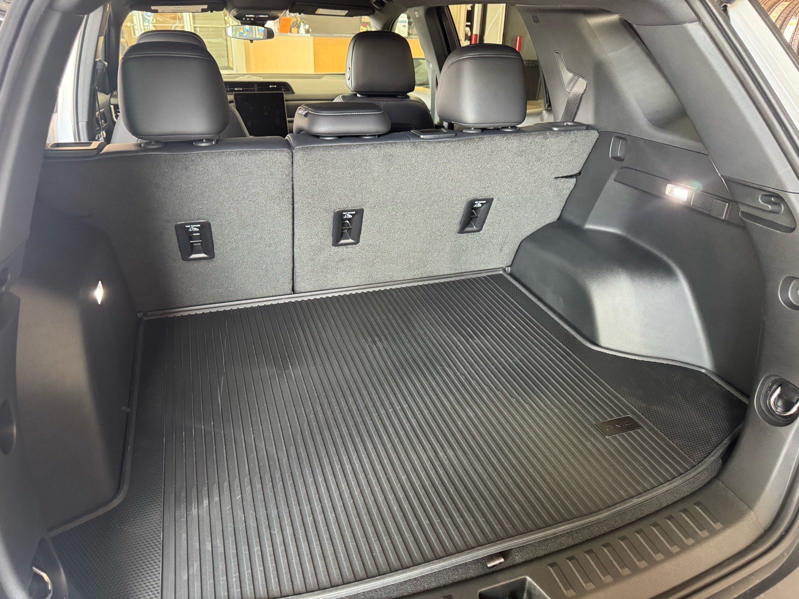 New 2027 GMC Terrain Elevation w/ Elevation Premium Package AWD/4WD image 9