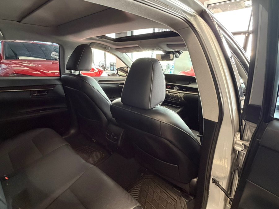 Used 2018 Lexus ES 350 w/ Navigation System Package FWD image 32
