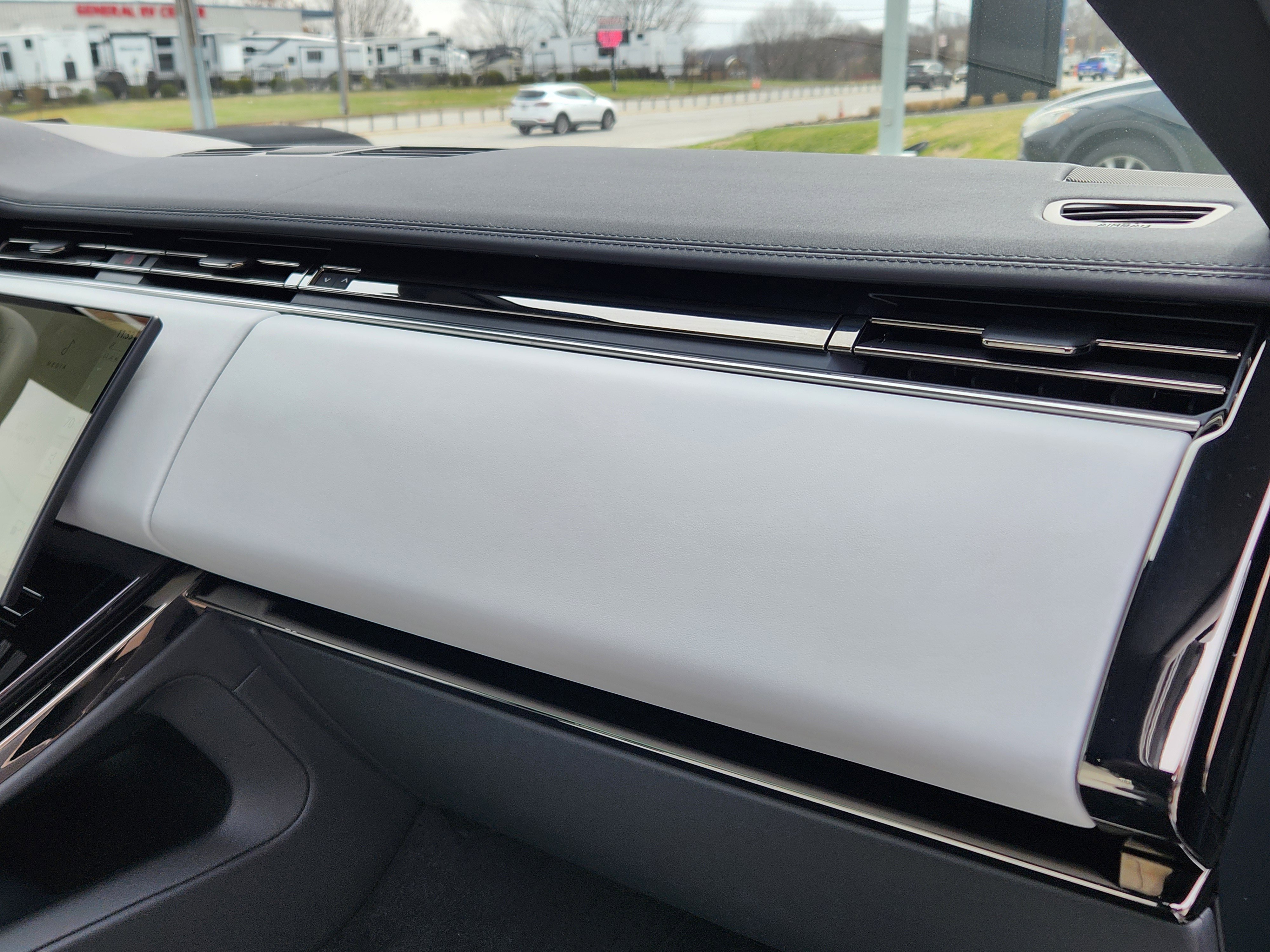 Certified 2025 Land Rover Range Rover Sport Dynamic SE image 17