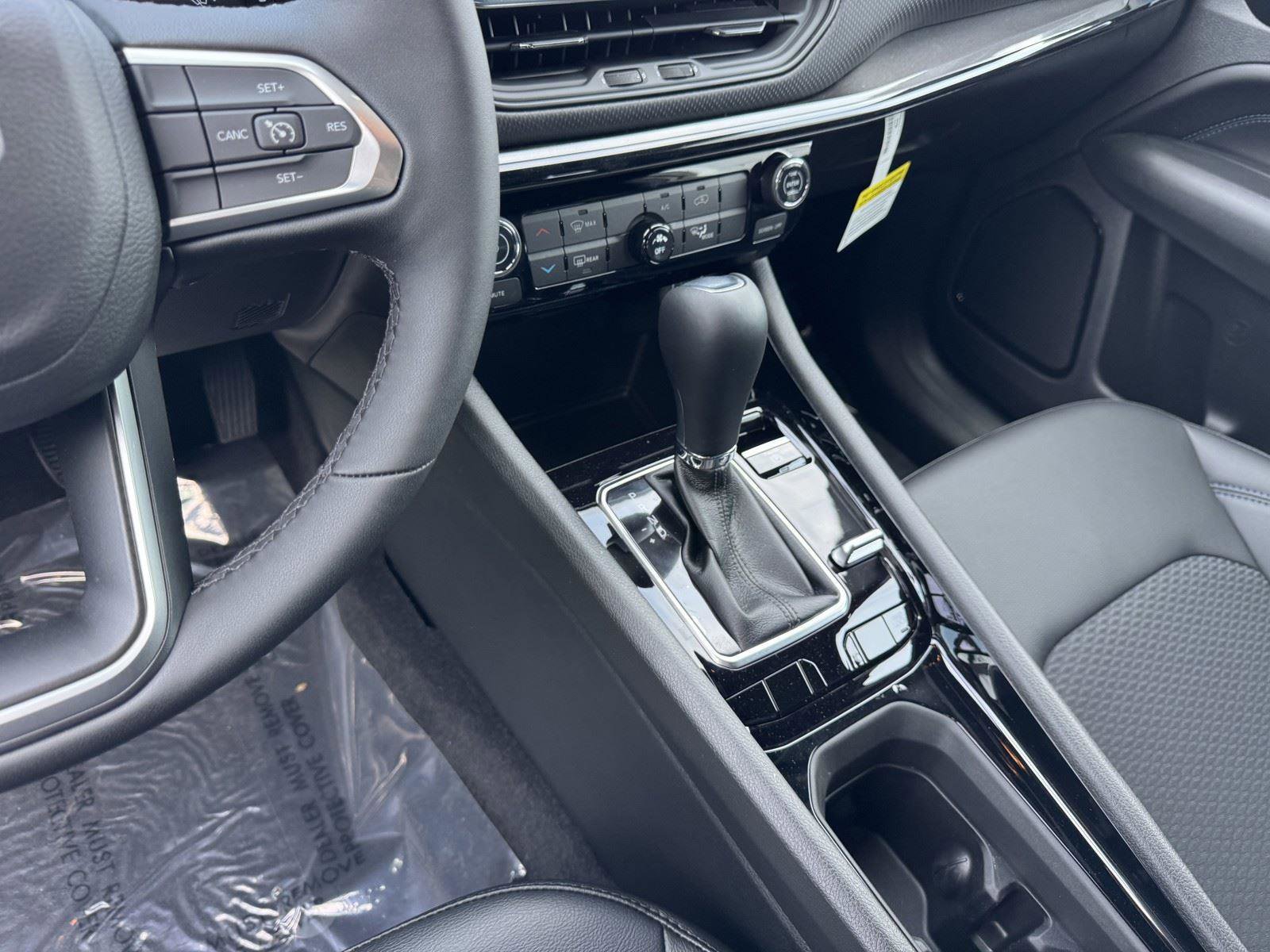 New 2026 Jeep Compass Latitude image 17