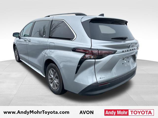 Used 2025 Toyota Sienna XLE image 5