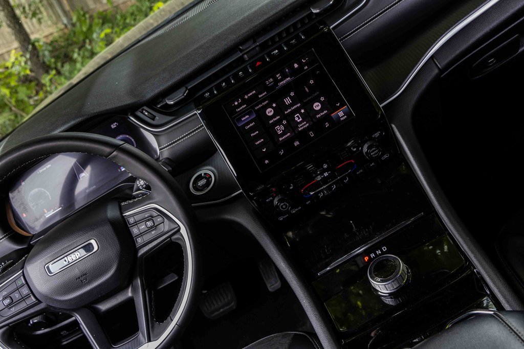 Used 2023 Jeep Grand Cherokee L Laredo image 19