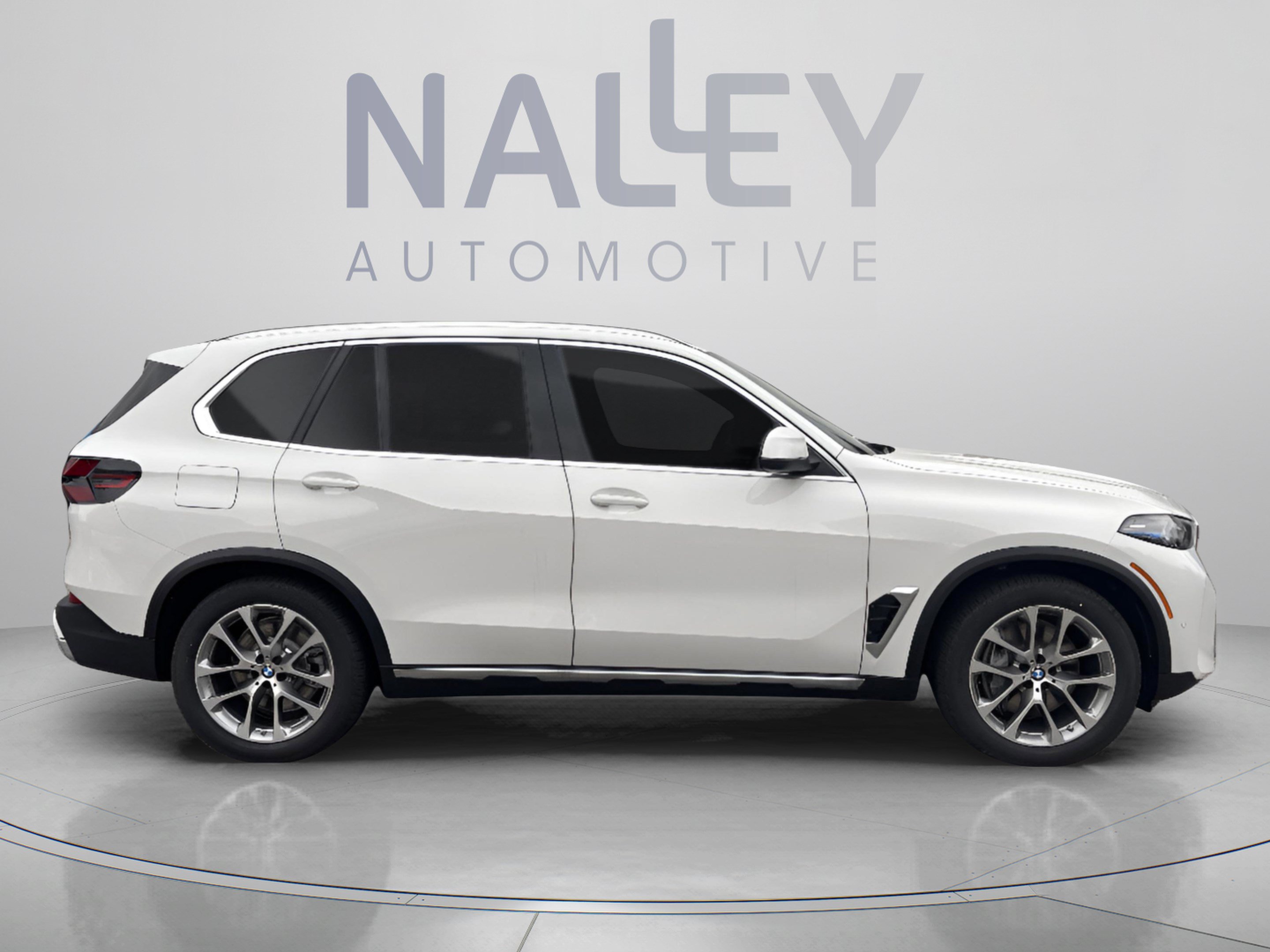 Used 2026 BMW X5 xDrive50e w/ Premium Package AWD/4WD image 4
