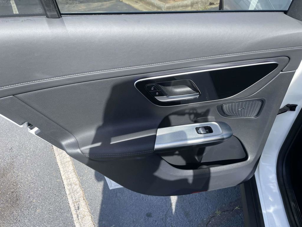 Used 2024 Mercedes-Benz GLC 300 4MATIC image 18
