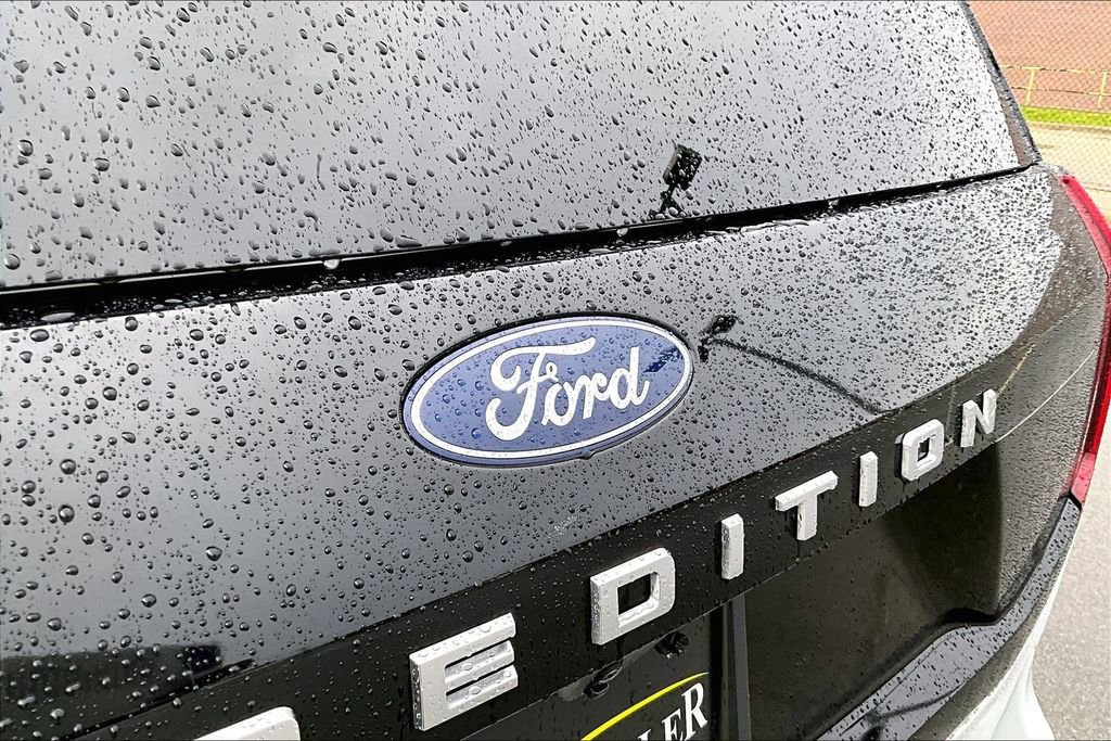 Used 2025 Ford Expedition Active AWD/4WD image 32