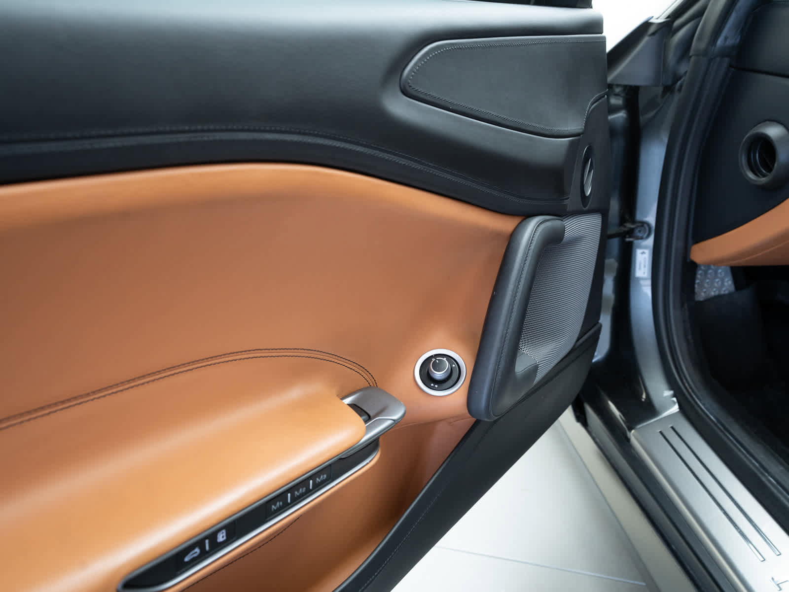 Certified 2018 Ferrari GTC4Lusso image 8