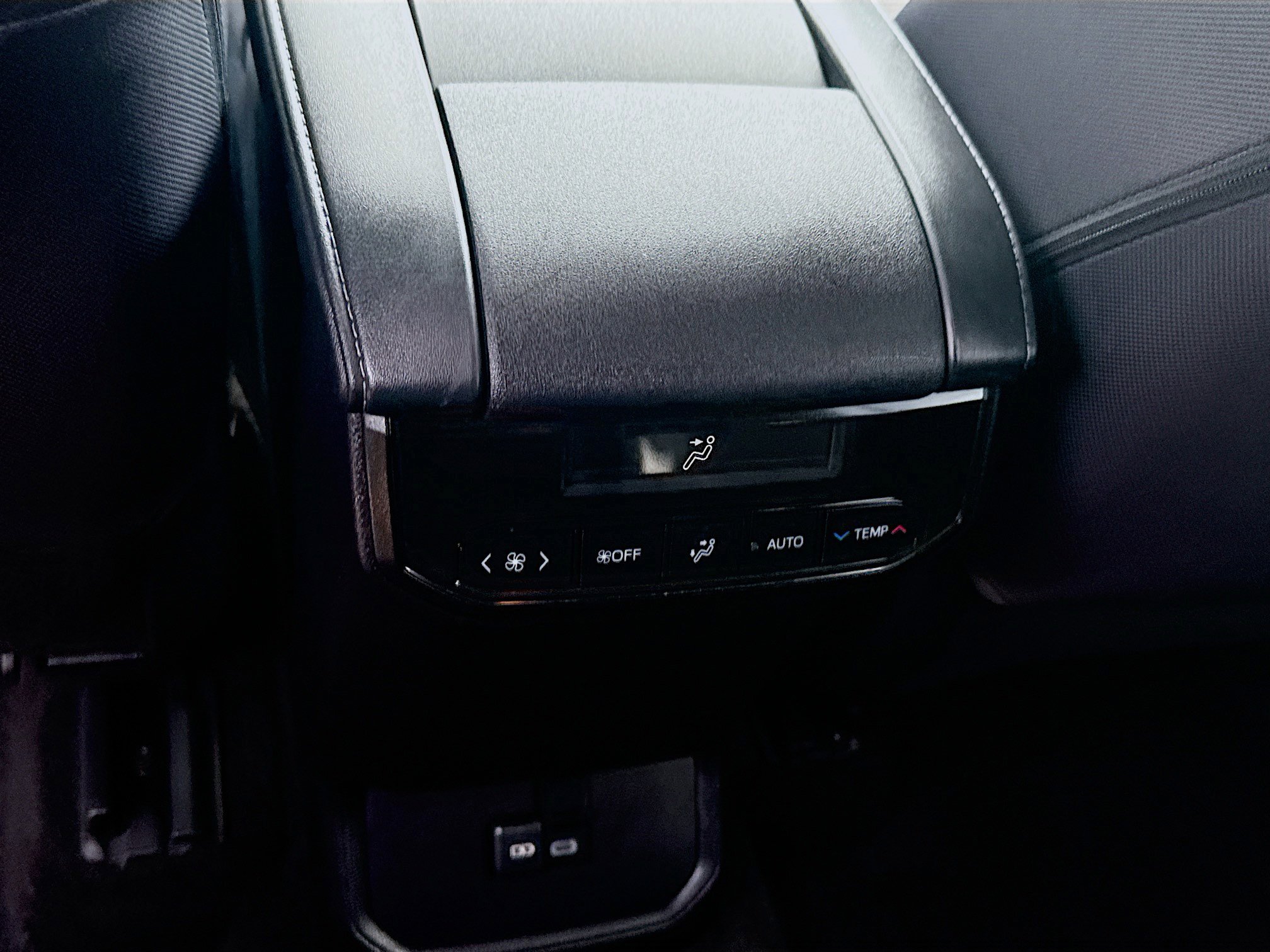 Used 2023 Toyota Highlander LE FWD image 22