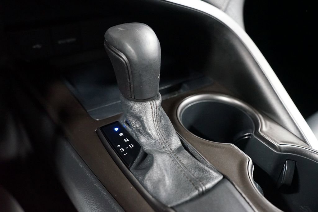 Used 2021 Toyota Camry SE FWD image 21
