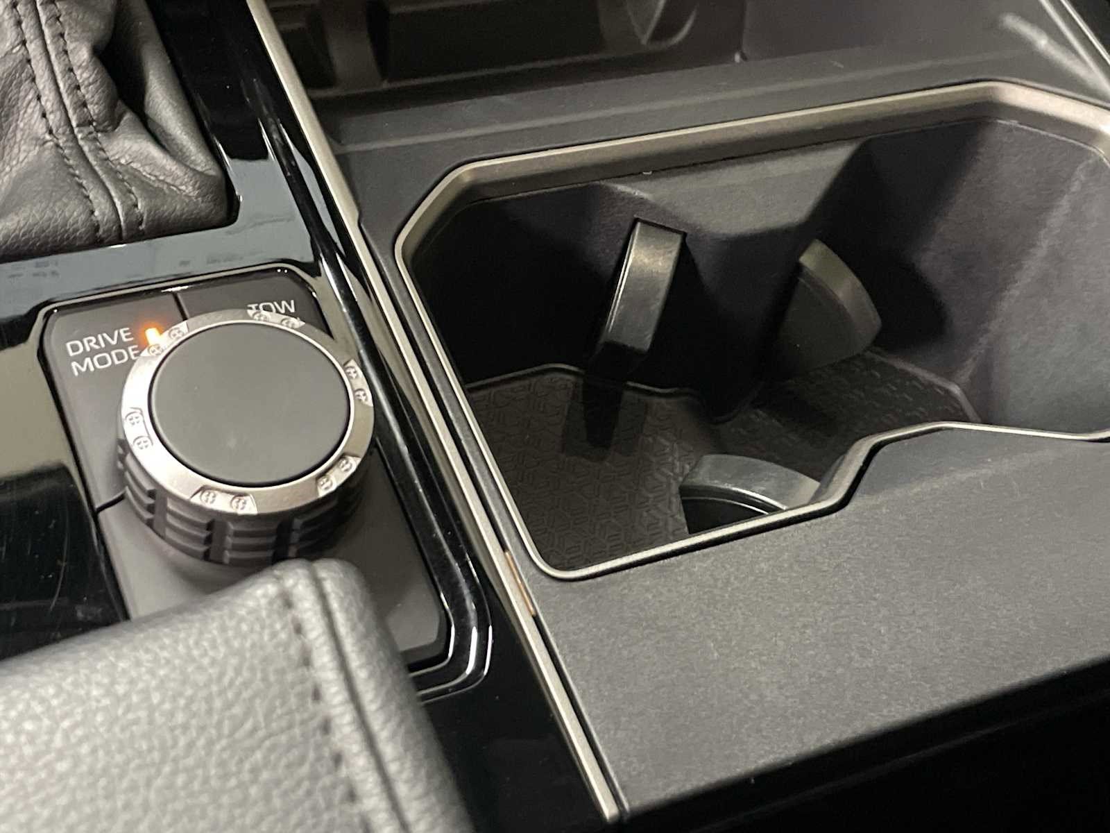 Used 2024 Toyota Tundra Limited w/ Power Package AWD/4WD image 27