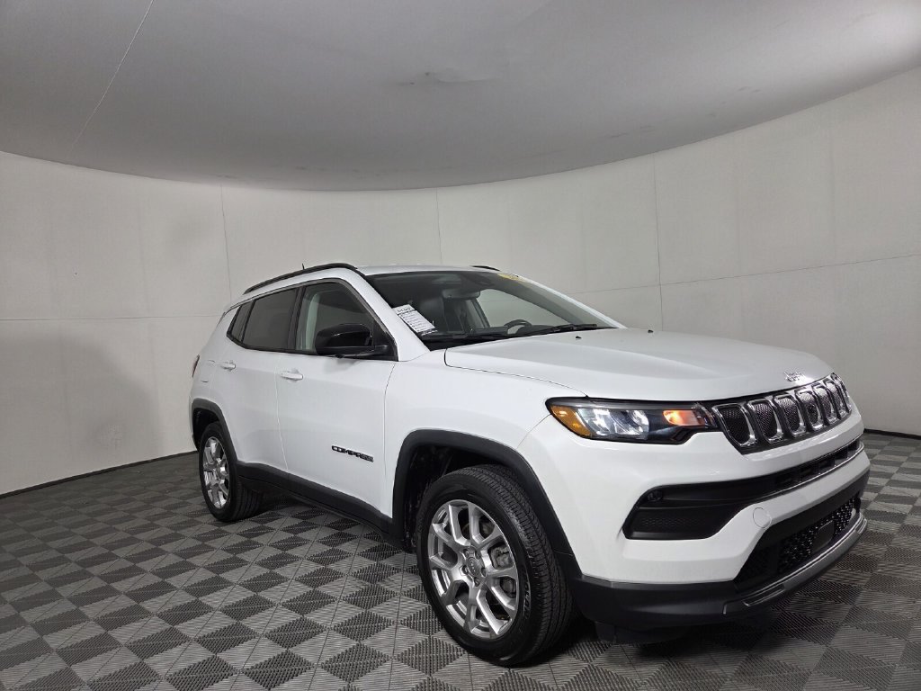 Used 2022 Jeep Compass Latitude AWD/4WD image 2