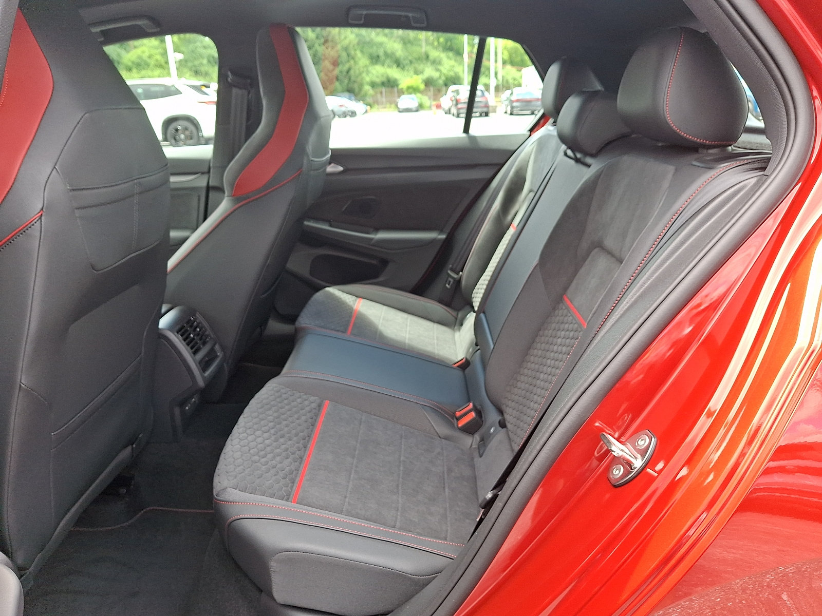 New 2026 Volkswagen GTI SE FWD image 6