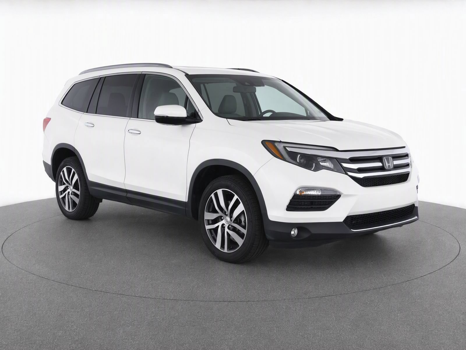 Used 2017 Honda Pilot Touring image 1
