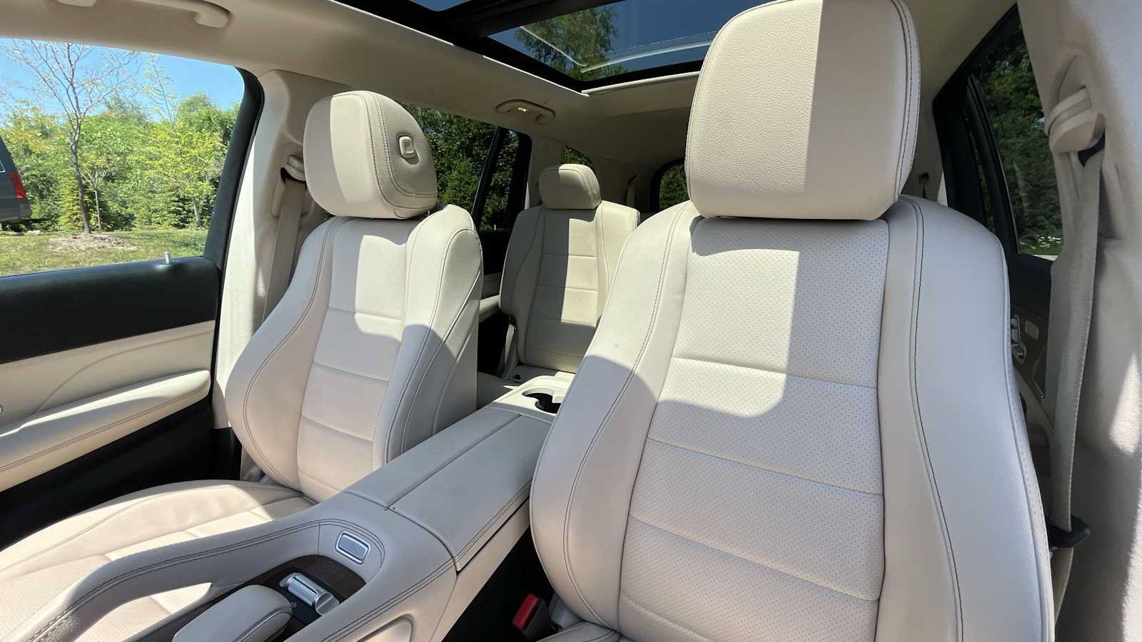 Used 2022 Mercedes-Benz GLS 450 4MATIC image 10