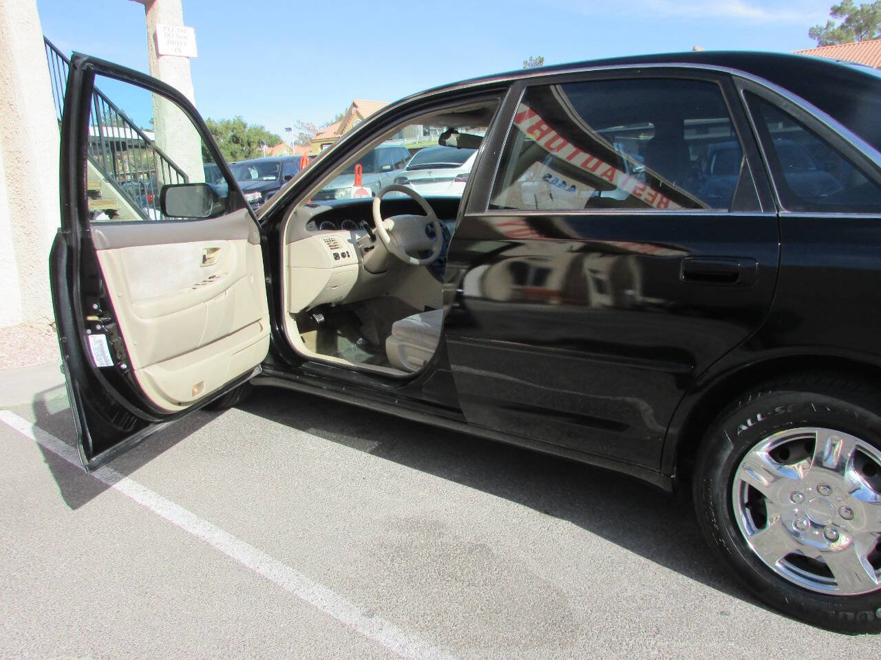 Used 2001 Toyota Avalon XLS FWD image 10