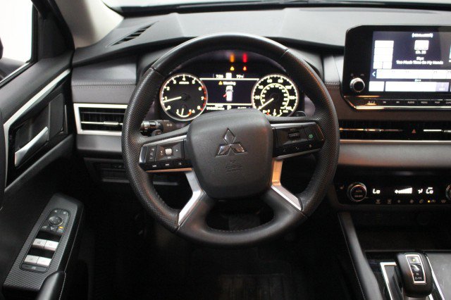 Used 2024 Mitsubishi Outlander SE image 25