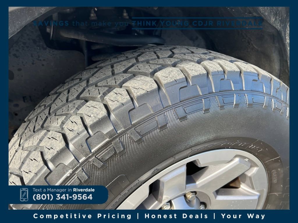 Used 2014 Toyota FJ Cruiser 4WD w/ Upgrade Package image 22