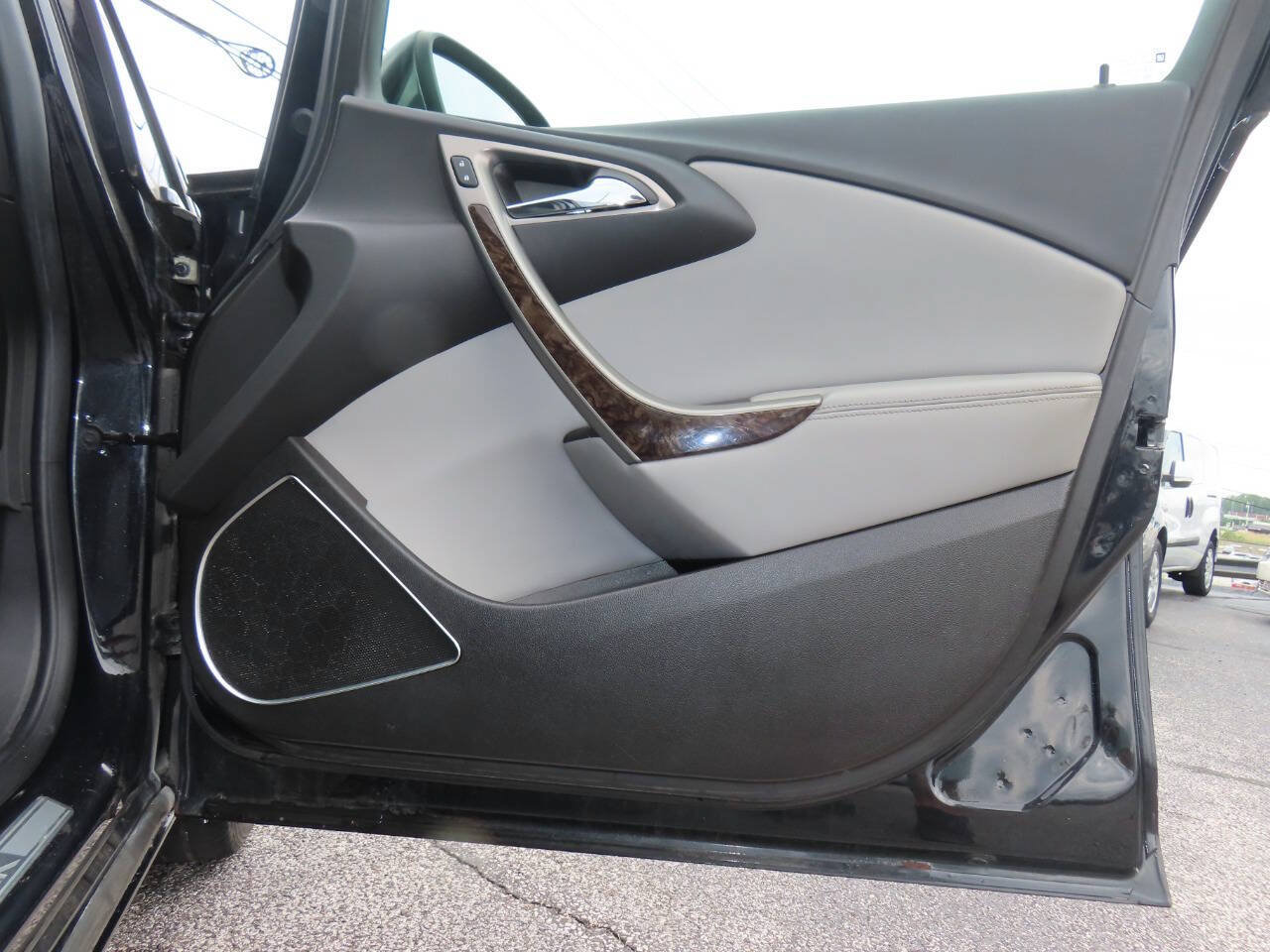 Used 2013 Buick Verano FWD image 39