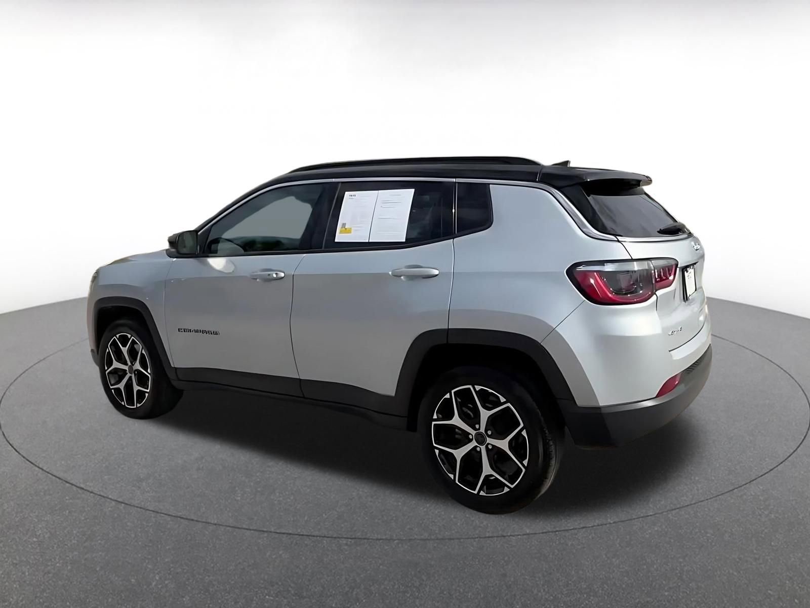 Used 2025 Jeep Compass Limited AWD/4WD image 10