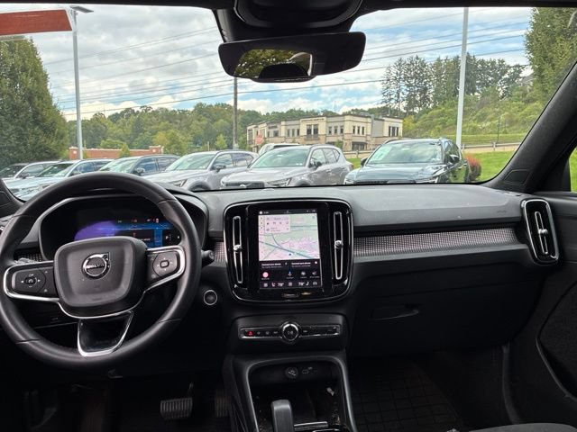Used 2023 Volvo XC40 B5 Plus w/ Protection Package Premier AWD/4WD image 16