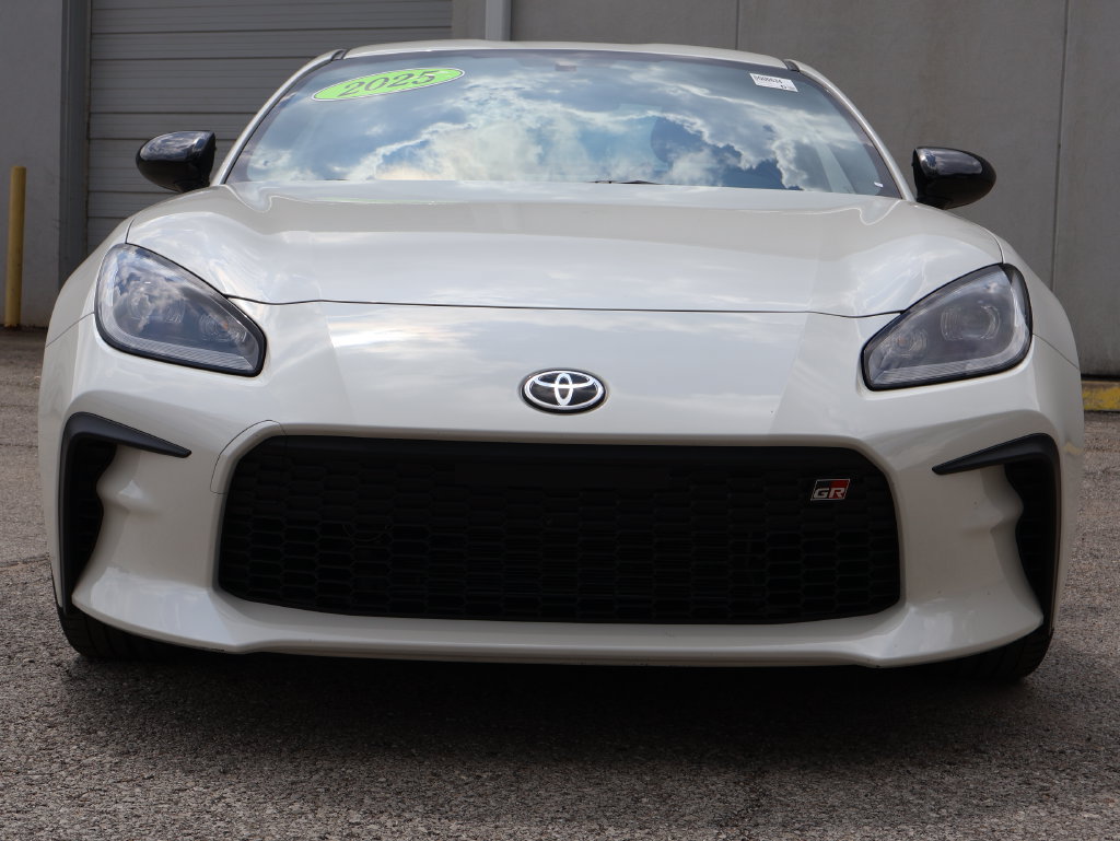 Used 2025 Toyota GR86 Premium w/ ALL Weather Mat Package (TMS) RWD image 2