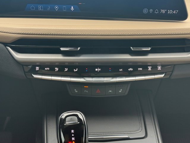 Certified 2024 Cadillac XT4 Luxury w/ Cold Weather Package image 4