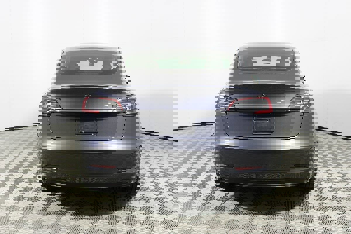 Used 2023 Tesla Model 3 Standard Range image 33