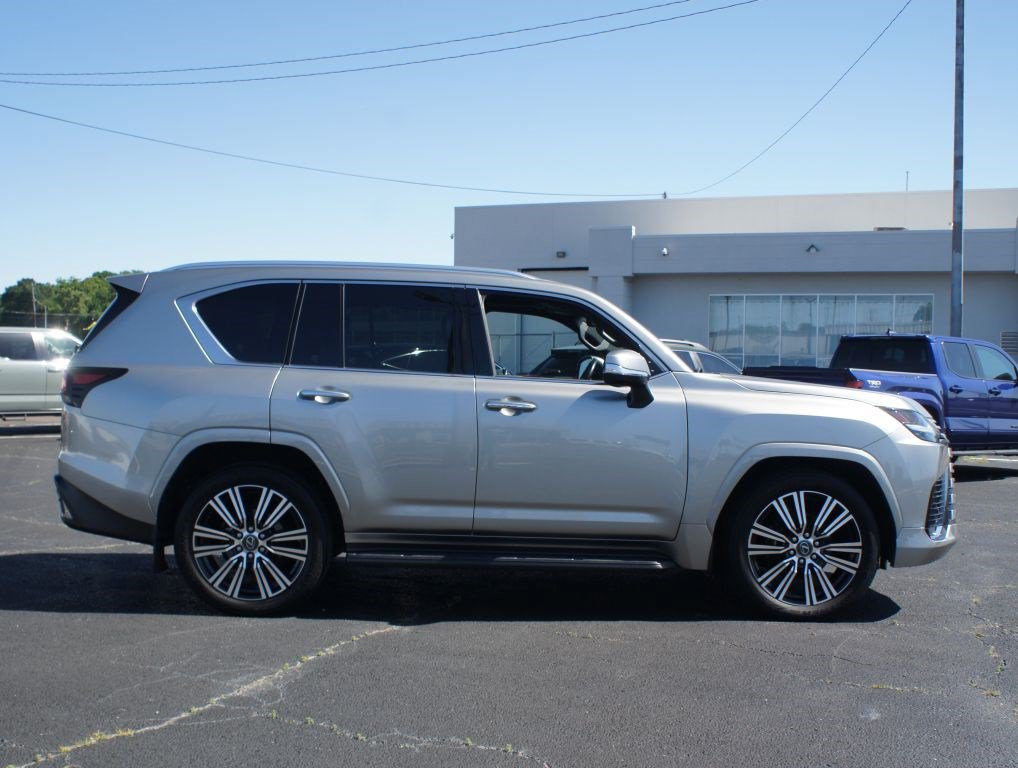 Used 2024 Lexus LX 600 4WD w/ Luxury Package image 21